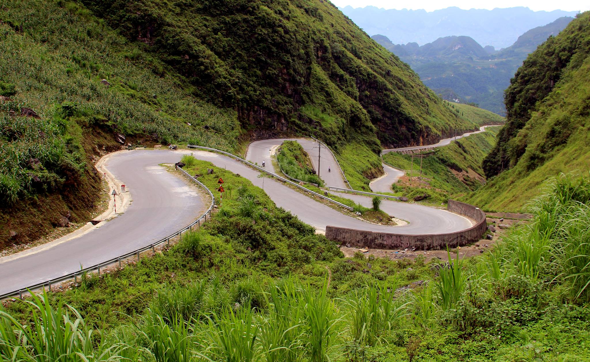 WHY SHOULD YOU CHOOSE MOTORBIKE TO TRAVEL IN VIETNAM