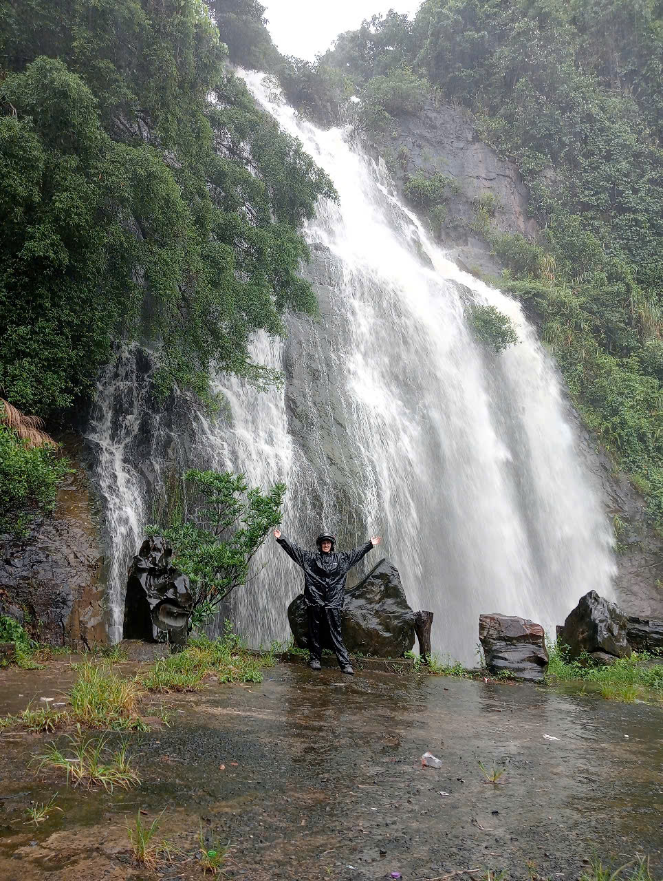 Rainy Seasn MotorBike Tour In Vietnam